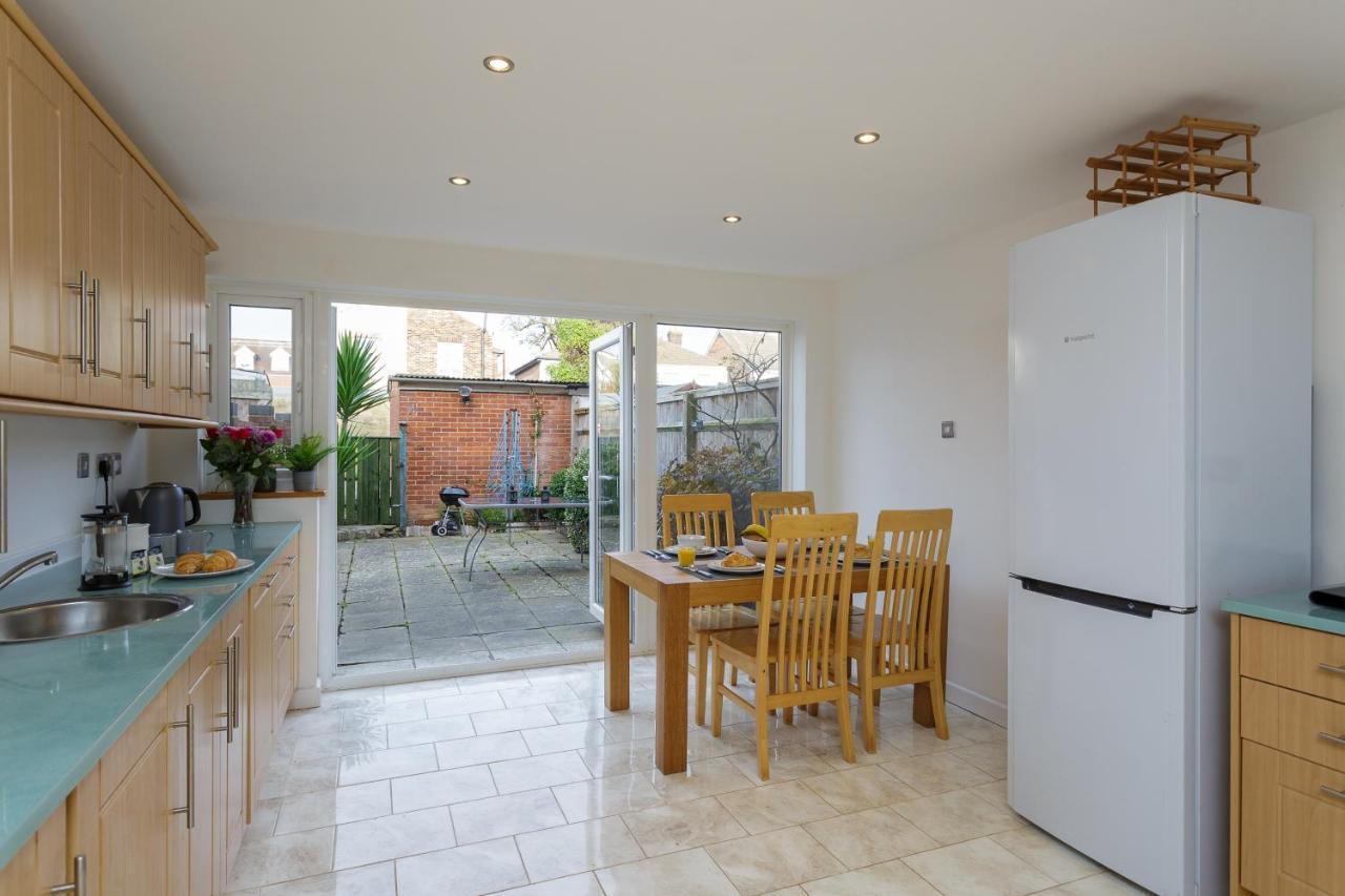 Best Price! Large Home For 4 - Smart Tv - Comfy Beds - Garden - 4 Single Beds Or 2 Doubles! Portsmouth Zewnętrze zdjęcie