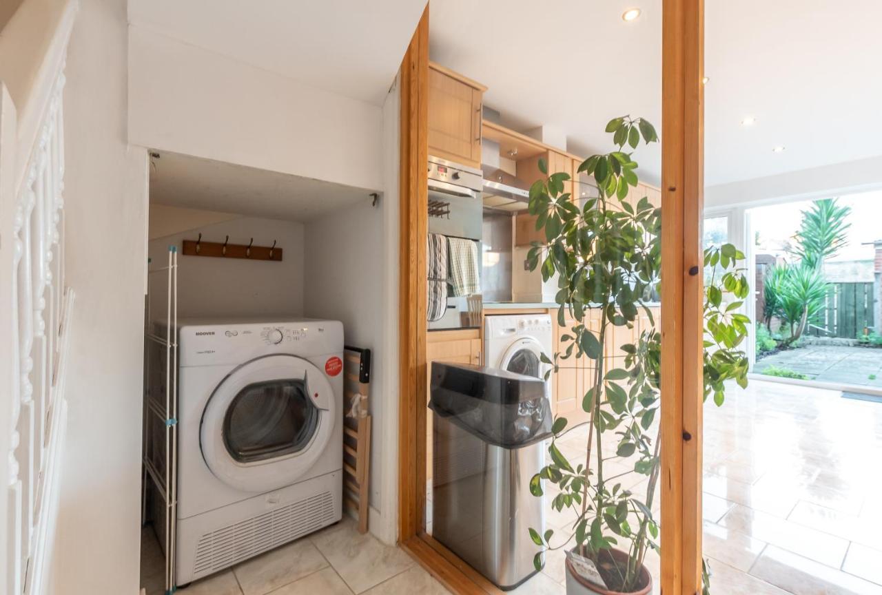 Best Price! Large Home For 4 - Smart Tv - Comfy Beds - Garden - 4 Single Beds Or 2 Doubles! Portsmouth Zewnętrze zdjęcie