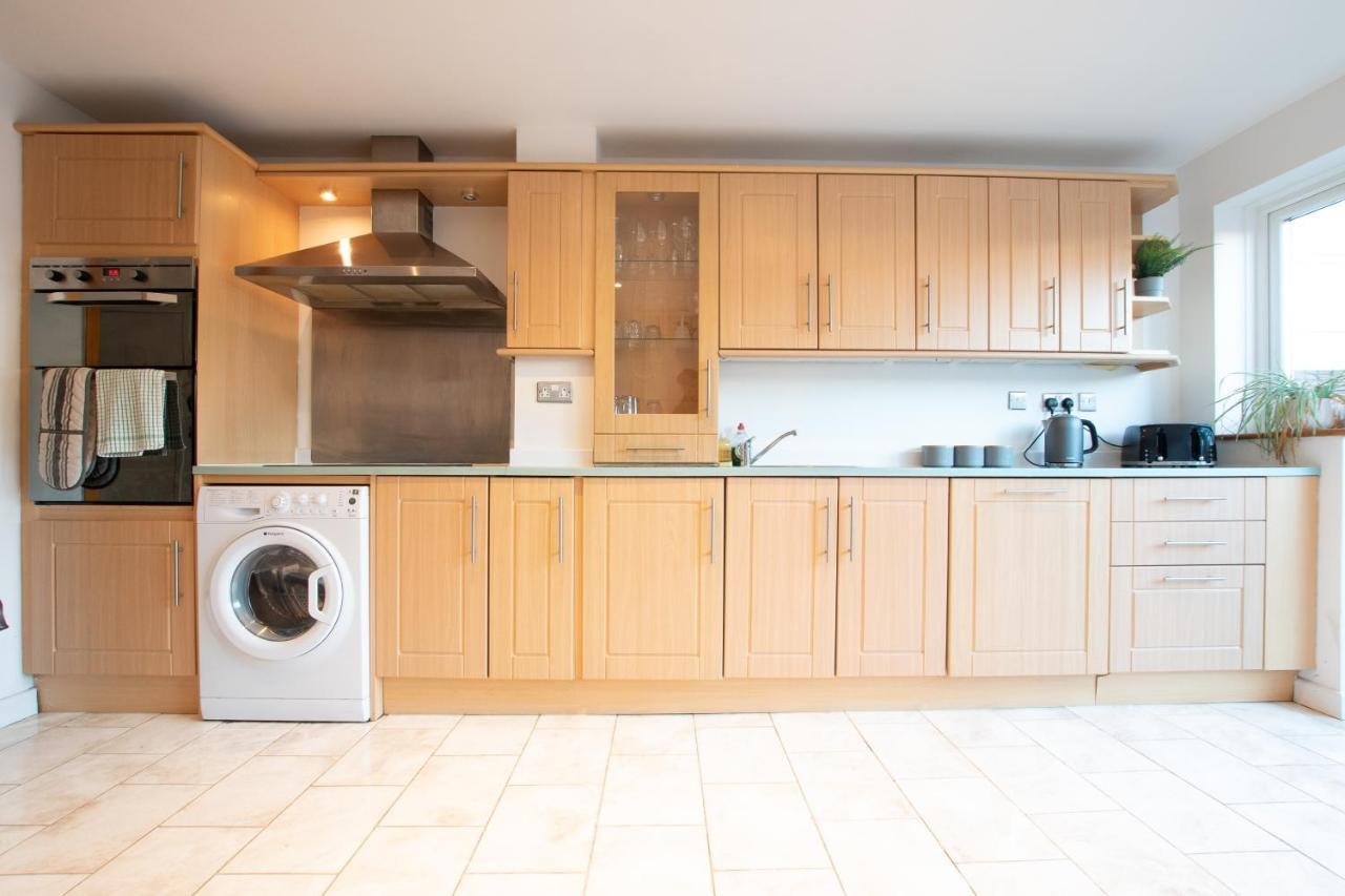 Best Price! Large Home For 4 - Smart Tv - Comfy Beds - Garden - 4 Single Beds Or 2 Doubles! Portsmouth Zewnętrze zdjęcie